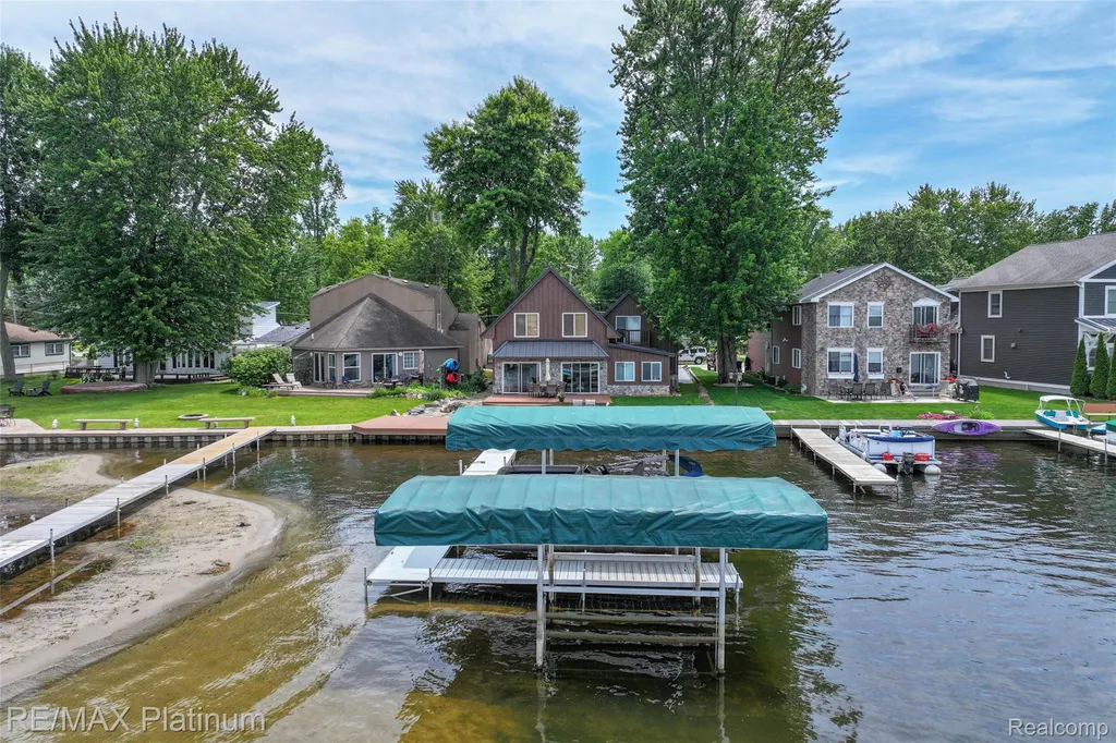 3154 Ponemah Drive Fenton Charter Township MI 48430