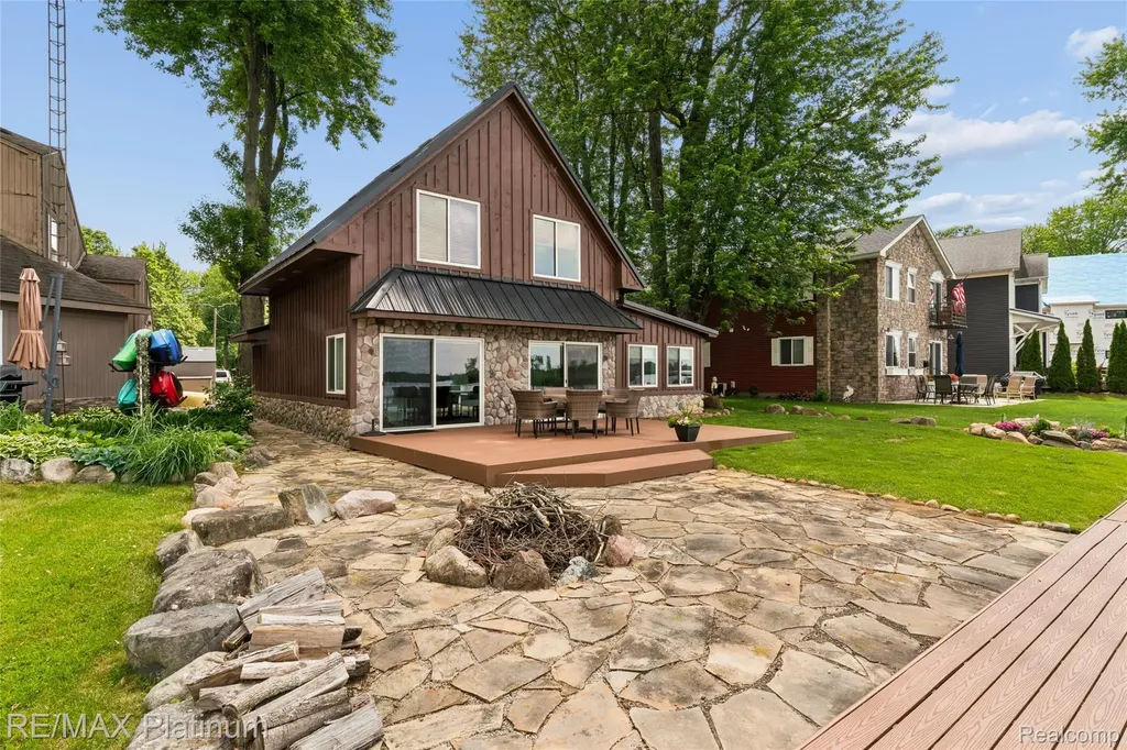 3154 Ponemah Drive Fenton Charter Township MI 48430