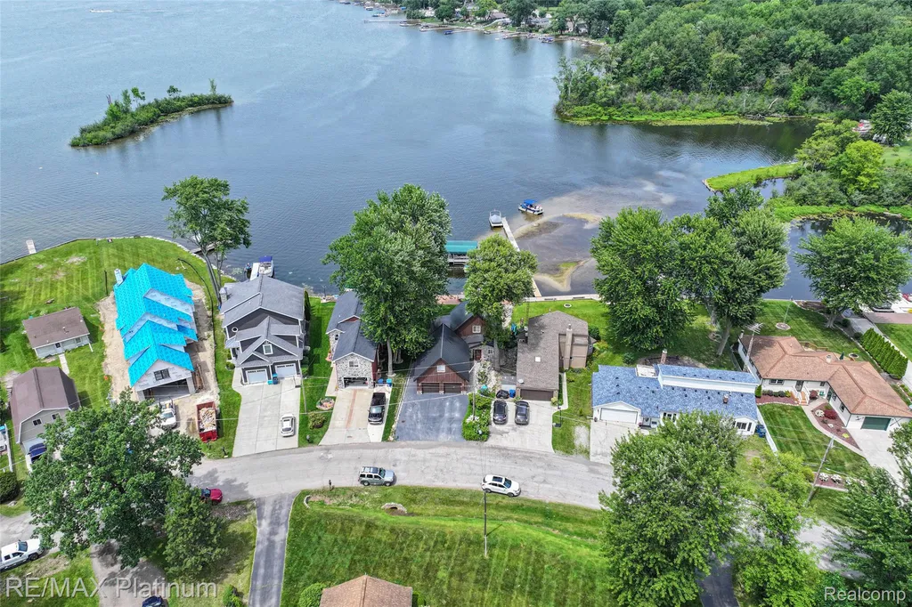3154 Ponemah Drive Fenton Charter Township MI 48430