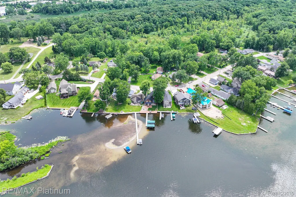 3154 Ponemah Drive Fenton Charter Township MI 48430