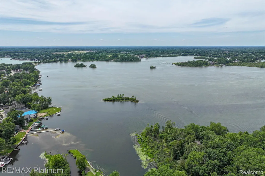 3154 Ponemah Drive Fenton Charter Township MI 48430
