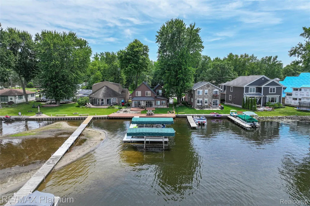 3154 Ponemah Drive Fenton Charter Township MI 48430