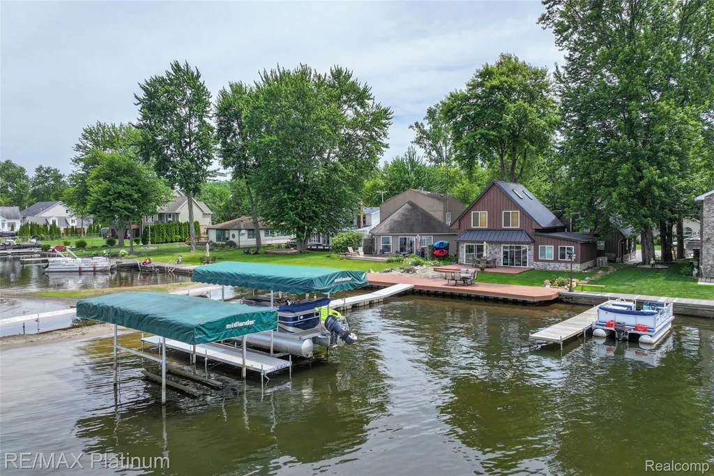 3154 Ponemah Drive Fenton Charter Township MI 48430