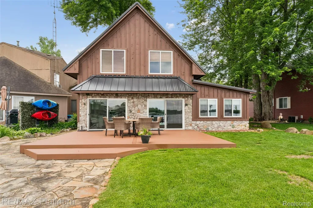 3154 Ponemah Drive Fenton Charter Township MI 48430