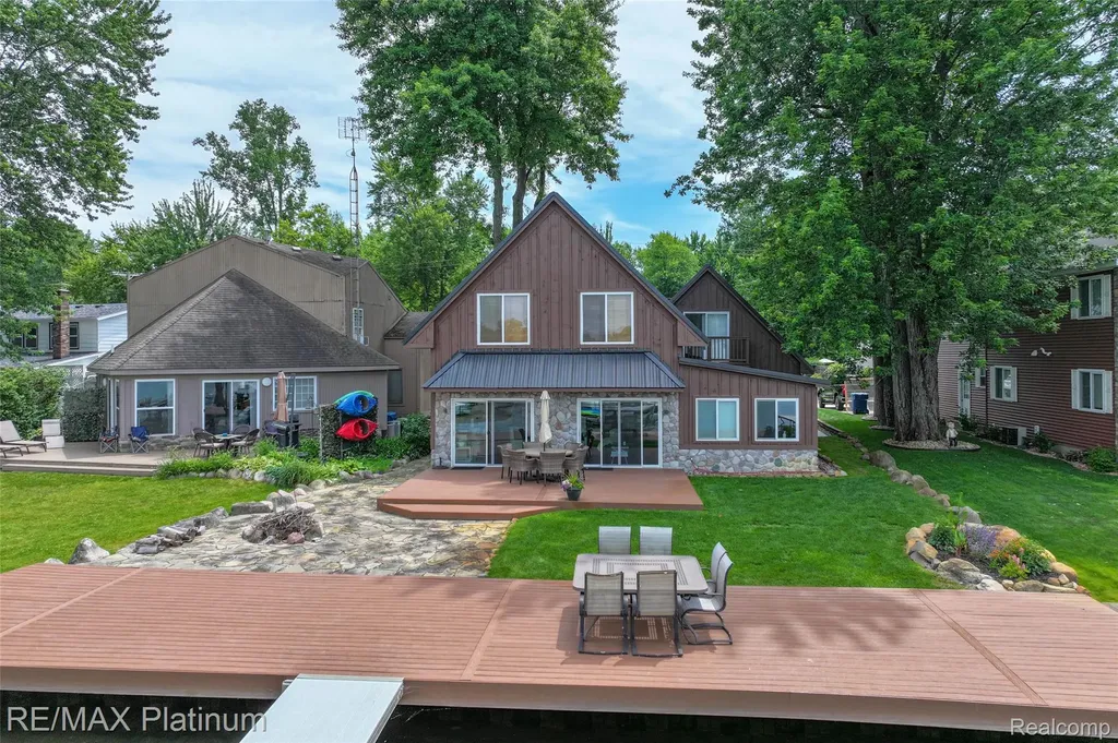3154 Ponemah Drive Fenton Charter Township MI 48430