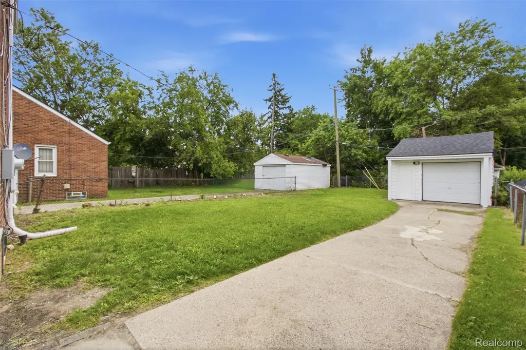 13810 Fairmount Drive Detroit City MI 48205