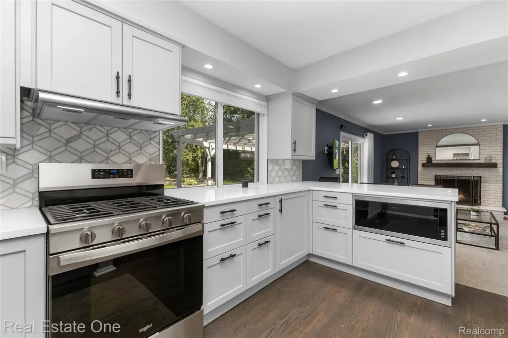 5011 Thorncroft Avenue Royal Oak City MI 48073