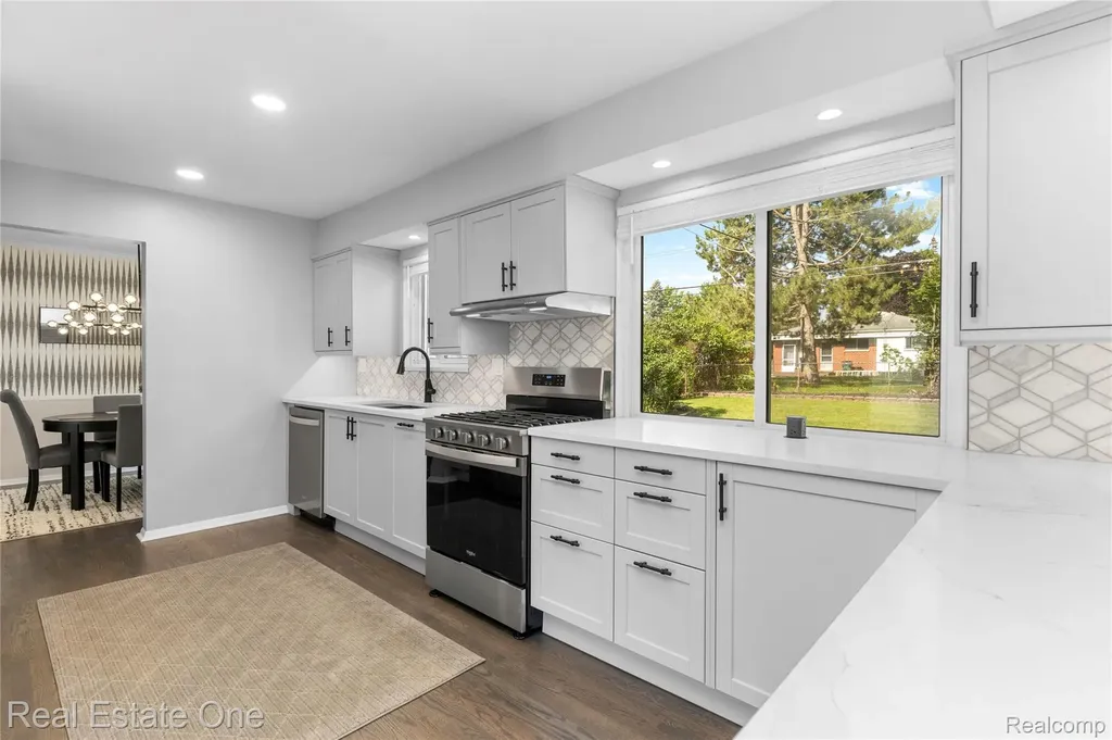 5011 Thorncroft Avenue Royal Oak City MI 48073