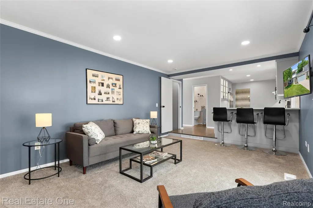 5011 Thorncroft Avenue Royal Oak City MI 48073