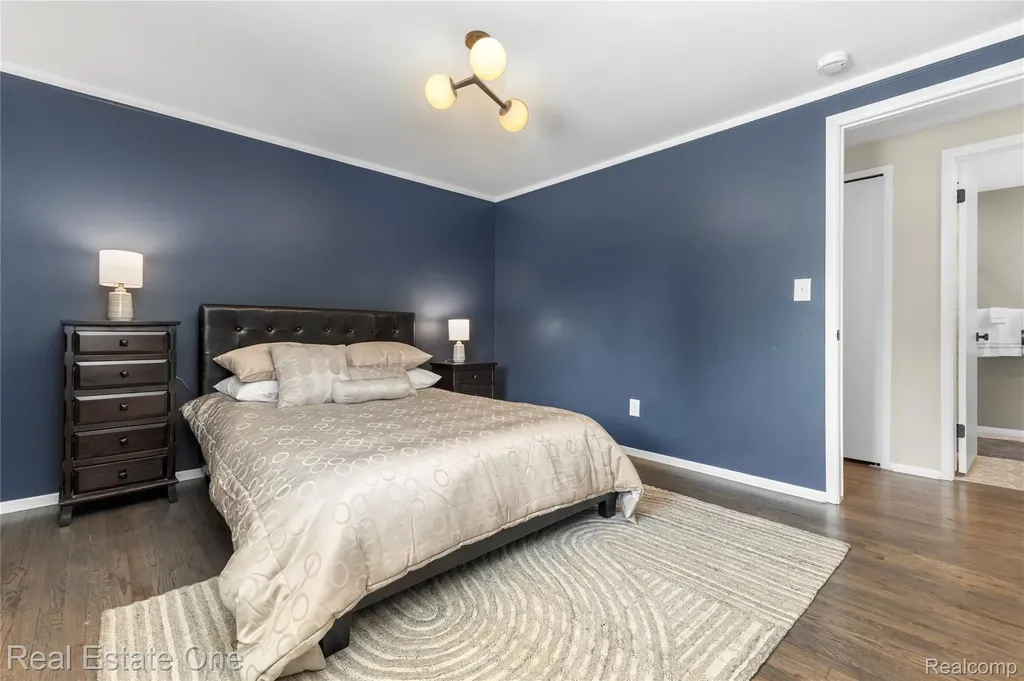 5011 Thorncroft Avenue Royal Oak City MI 48073