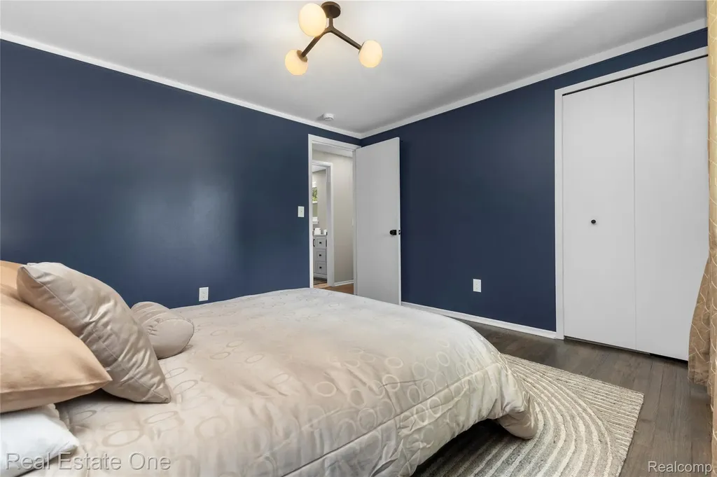 5011 Thorncroft Avenue Royal Oak City MI 48073