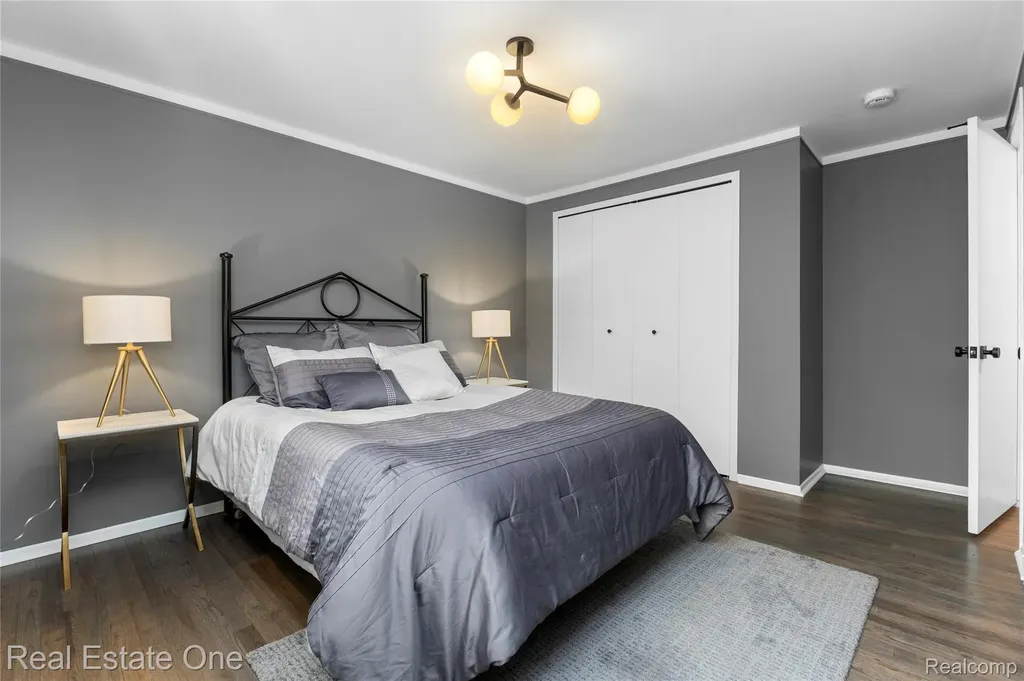 5011 Thorncroft Avenue Royal Oak City MI 48073