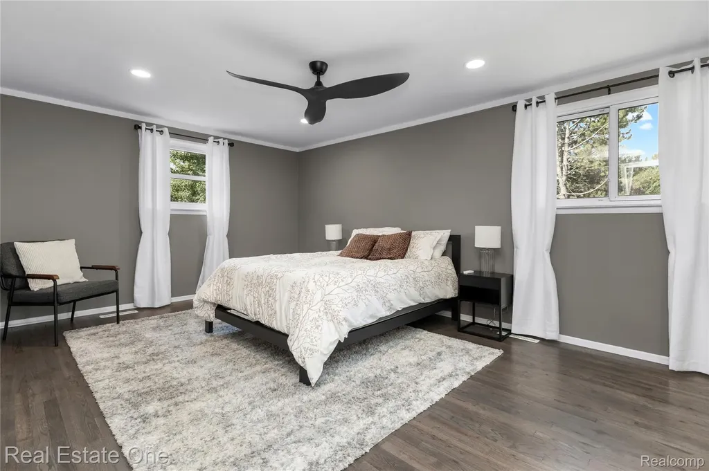 5011 Thorncroft Avenue Royal Oak City MI 48073