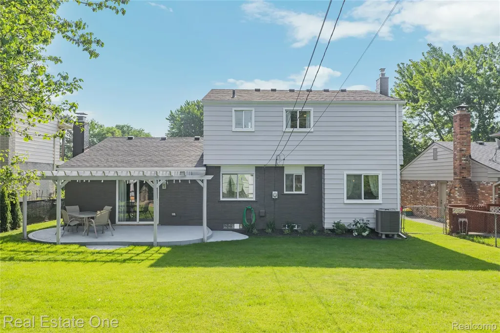 5011 Thorncroft Avenue Royal Oak City MI 48073