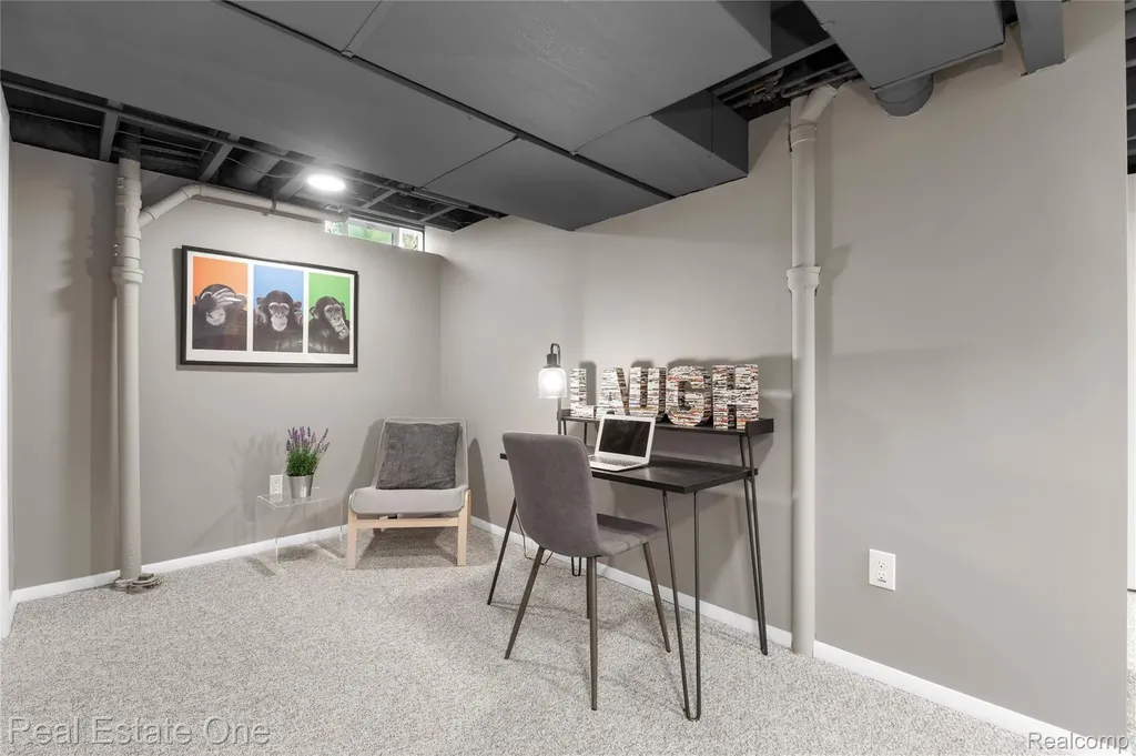 5011 Thorncroft Avenue Royal Oak City MI 48073