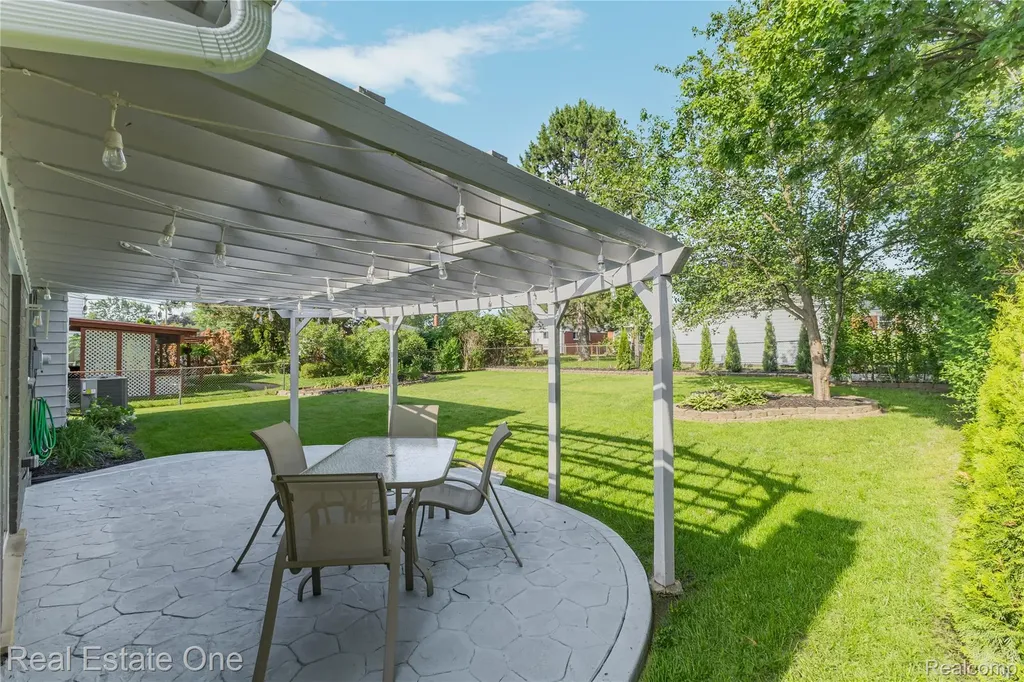 5011 Thorncroft Avenue Royal Oak City MI 48073