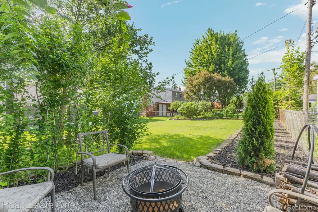 5011 Thorncroft Avenue Royal Oak City MI 48073