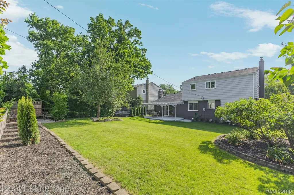 5011 Thorncroft Avenue Royal Oak City MI 48073