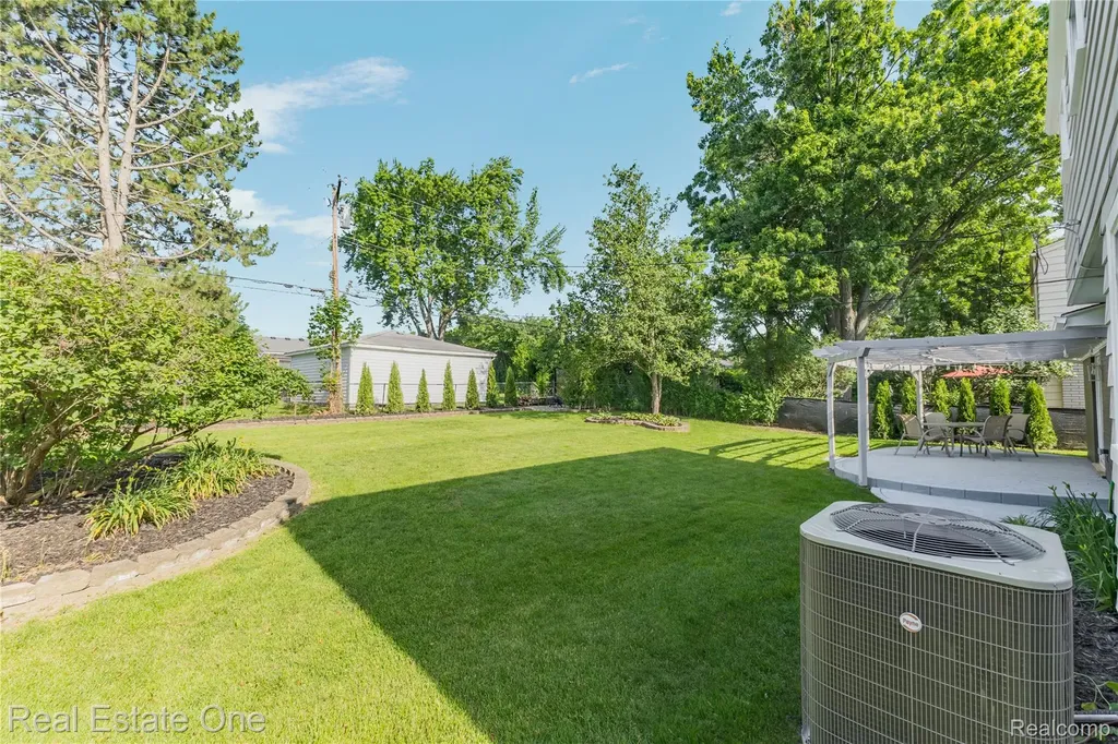 5011 Thorncroft Avenue Royal Oak City MI 48073
