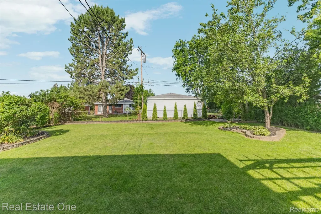 5011 Thorncroft Avenue Royal Oak City MI 48073