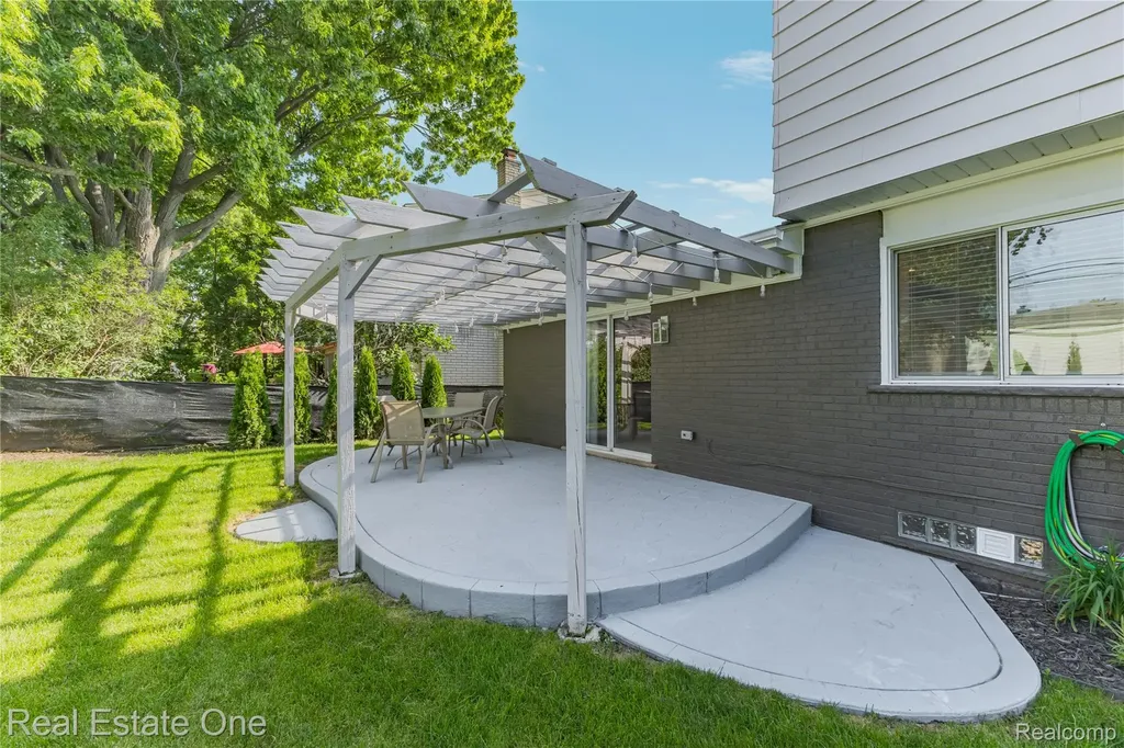 5011 Thorncroft Avenue Royal Oak City MI 48073