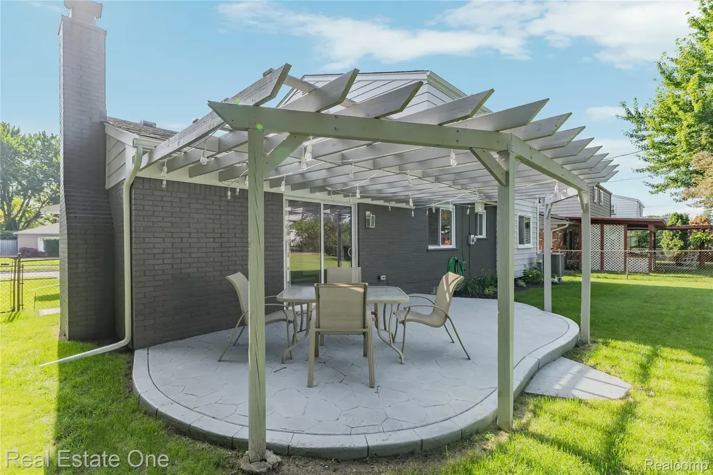 5011 Thorncroft Avenue Royal Oak City MI 48073