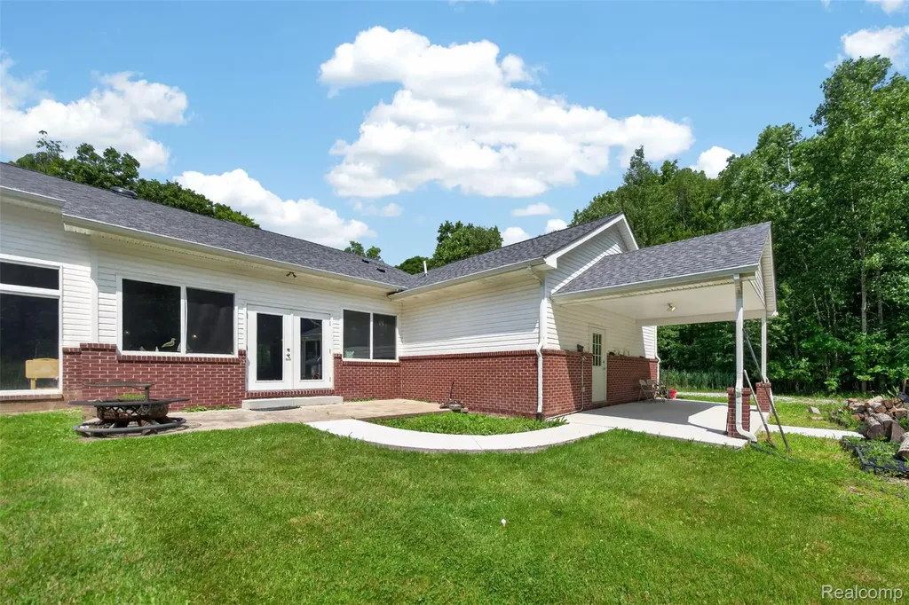 1621 Preservation Lane St. Clair City MI 48079
