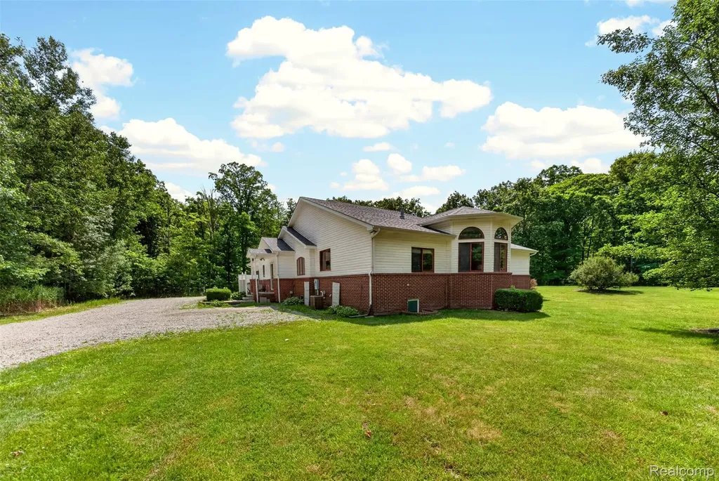 1621 Preservation Lane St. Clair City MI 48079
