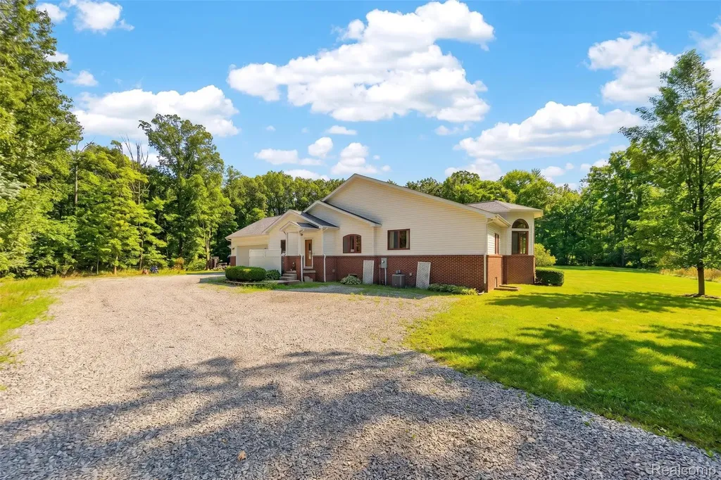 1621 Preservation Lane St. Clair City MI 48079