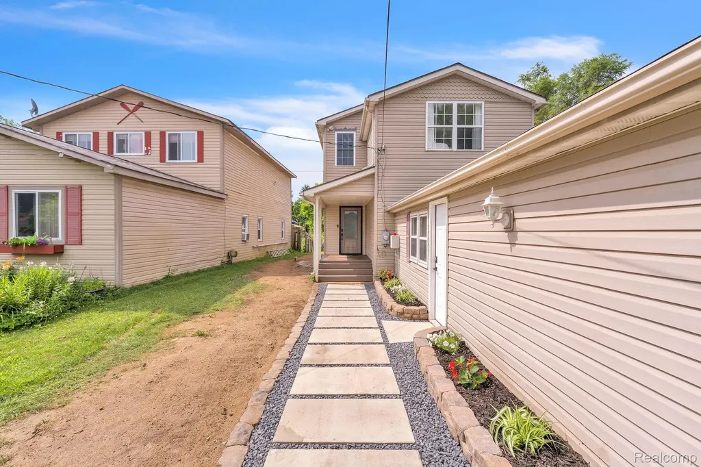 8963 Tackles Drive White Lake Charter Township MI 48386