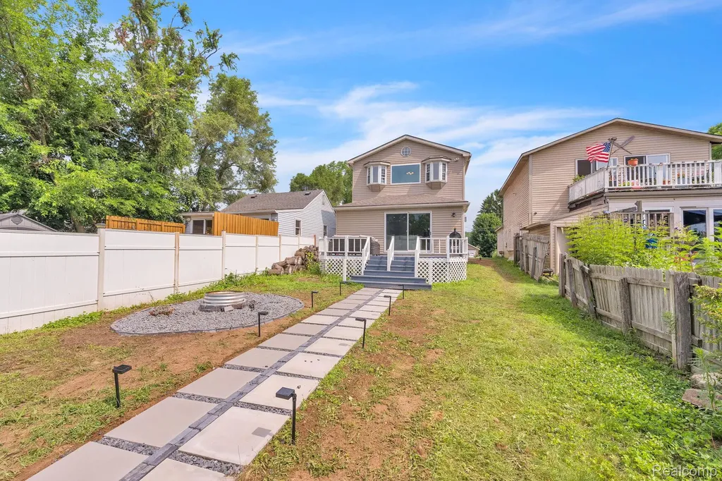8963 Tackles Drive White Lake Charter Township MI 48386