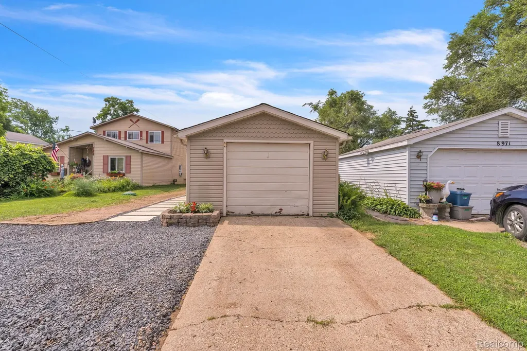 8963 Tackles Drive White Lake Charter Township MI 48386