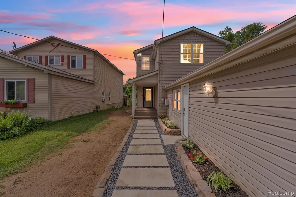 8963 Tackles Drive White Lake Charter Township MI 48386