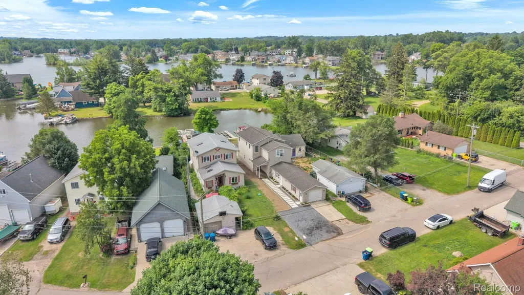 8963 Tackles Drive White Lake Charter Township MI 48386