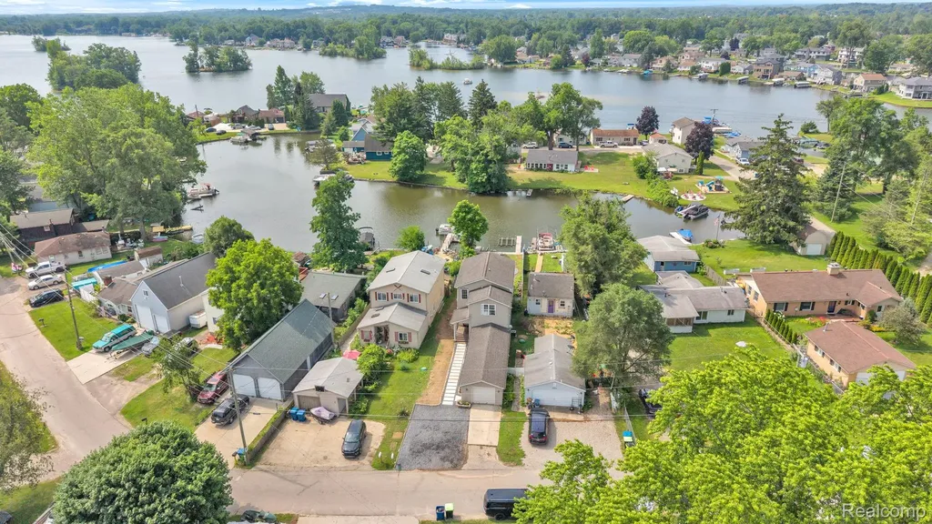 8963 Tackles Drive White Lake Charter Township MI 48386
