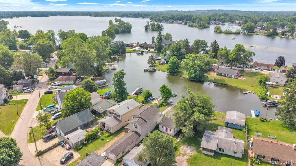 8963 Tackles Drive White Lake Charter Township MI 48386