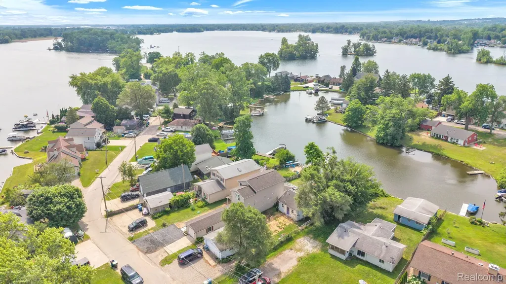 8963 Tackles Drive White Lake Charter Township MI 48386