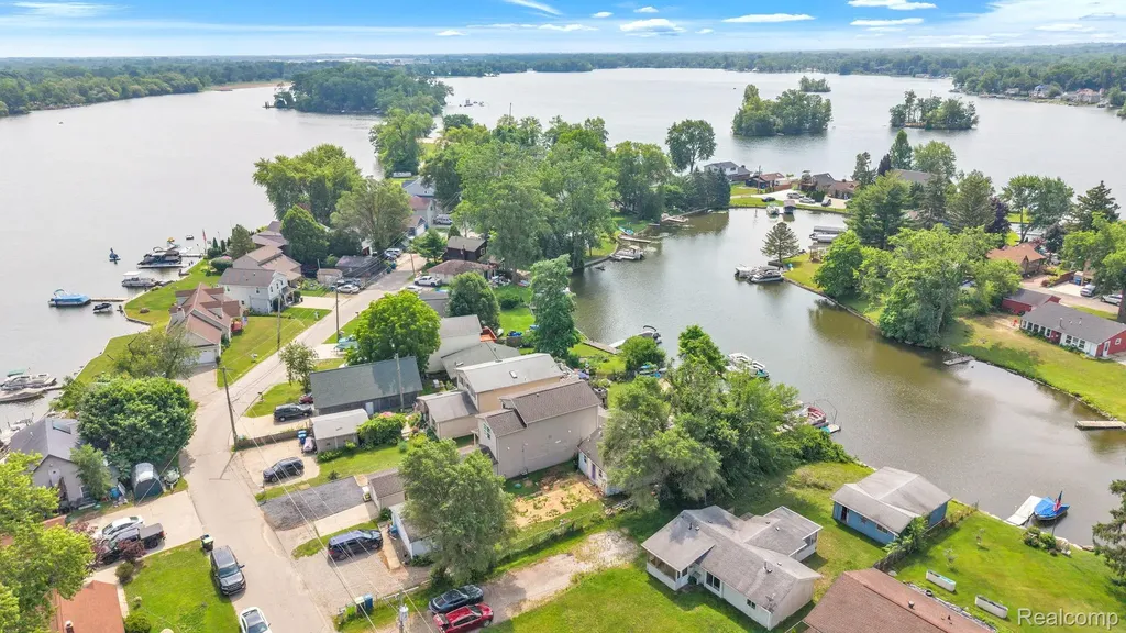 8963 Tackles Drive White Lake Charter Township MI 48386