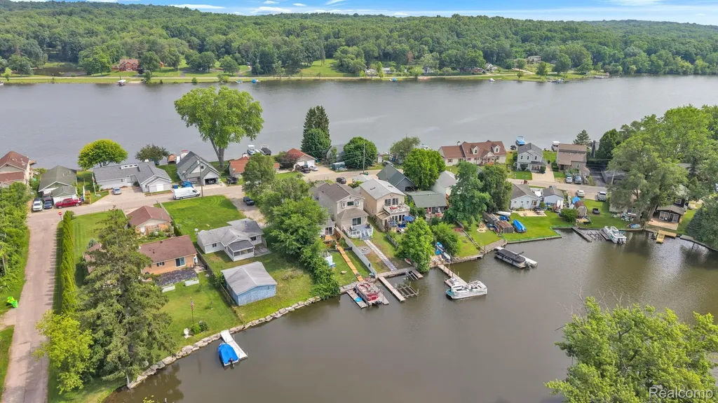 8963 Tackles Drive White Lake Charter Township MI 48386
