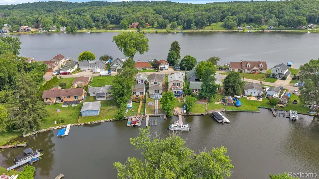 8963 Tackles Drive White Lake Charter Township MI 48386
