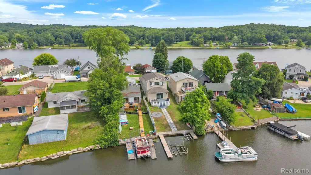 8963 Tackles Drive White Lake Charter Township MI 48386