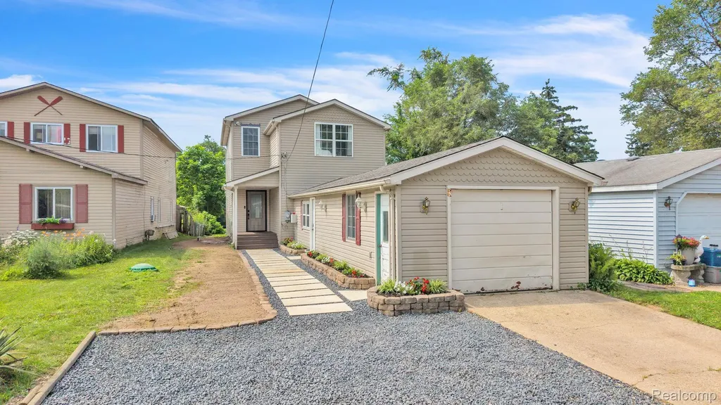 8963 Tackles Drive White Lake Charter Township MI 48386