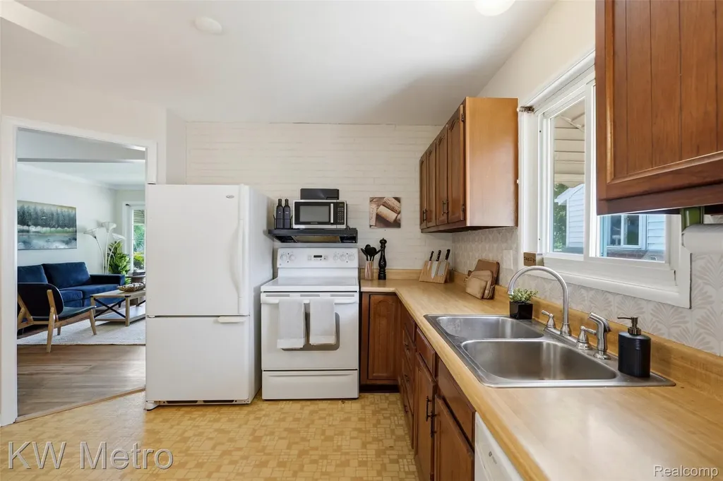 732 Hecht Drive Madison Heights City MI 48071