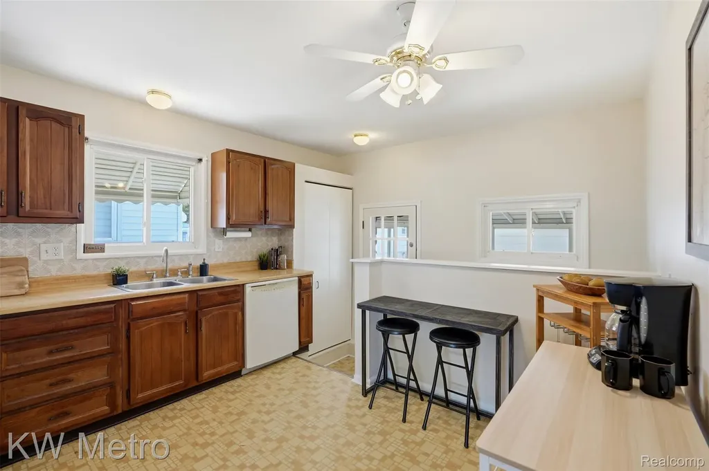 732 Hecht Drive Madison Heights City MI 48071