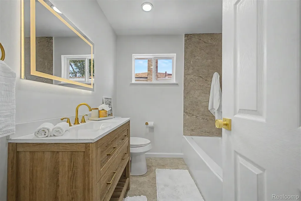 9130 Kinloch Redford Charter Township MI 48239