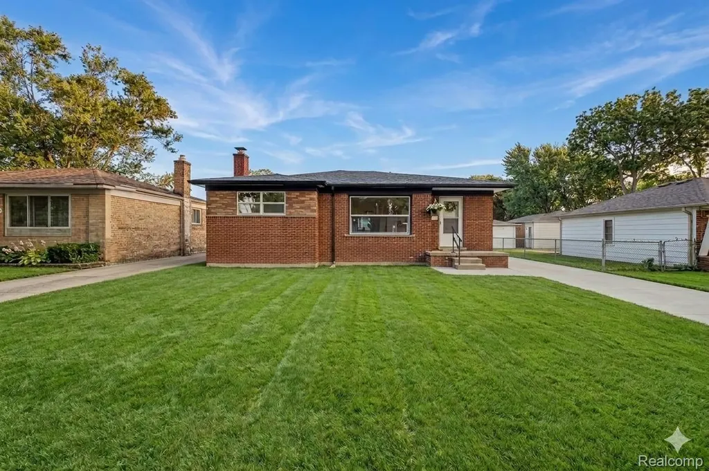 9130 Kinloch Redford Charter Township MI 48239