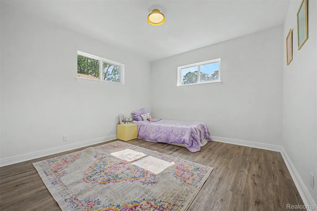 9130 Kinloch Redford Charter Township MI 48239