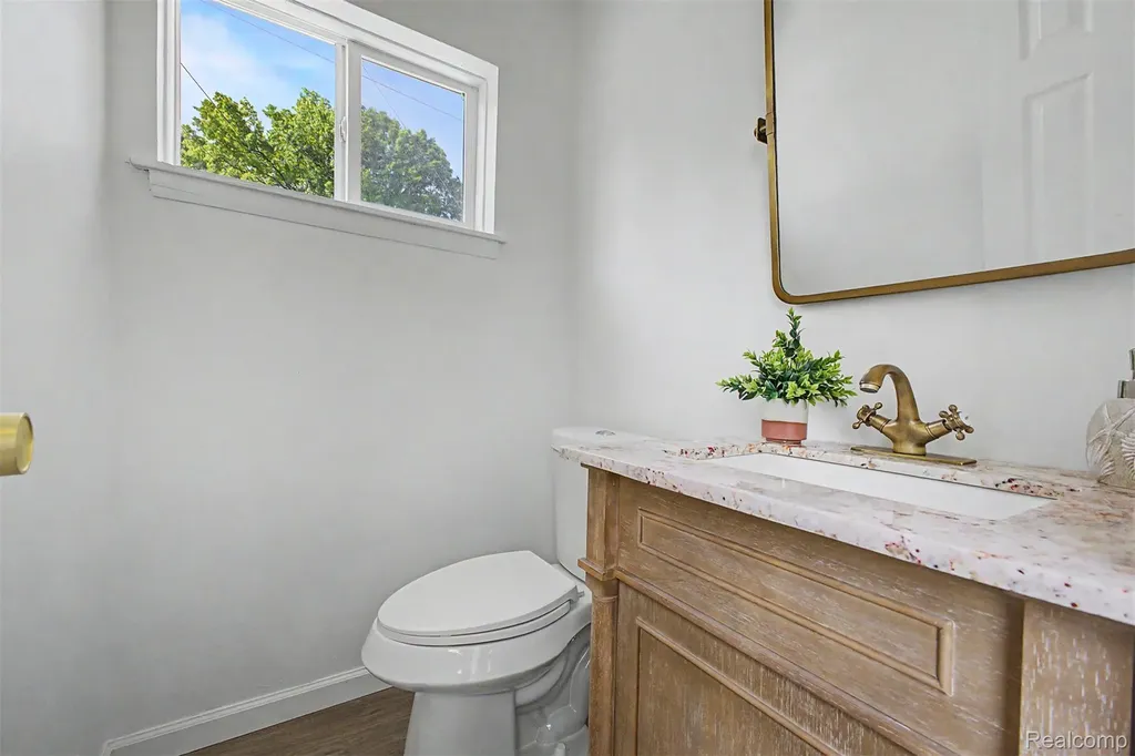 9130 Kinloch Redford Charter Township MI 48239