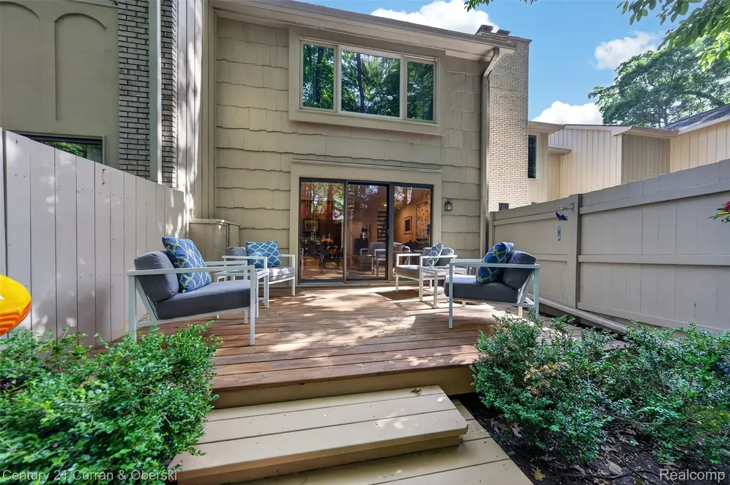 1148 Hillpointe Circle Bloomfield Charter Township MI 48304