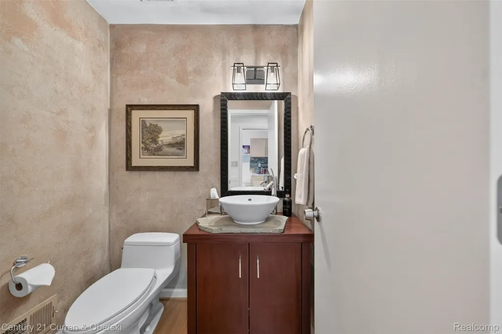 1148 Hillpointe Circle Bloomfield Charter Township MI 48304